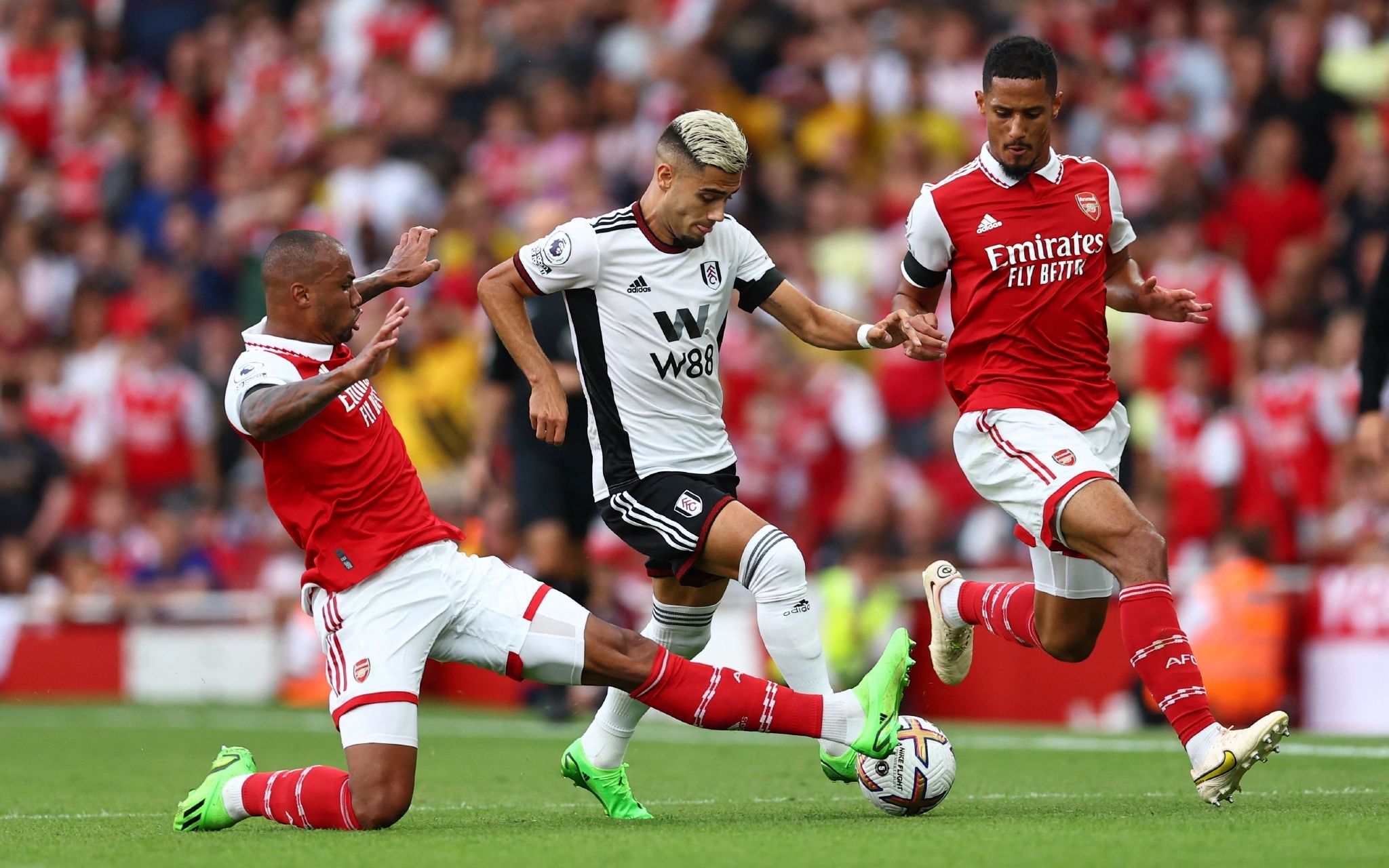 反手凌厉 反手凌厉