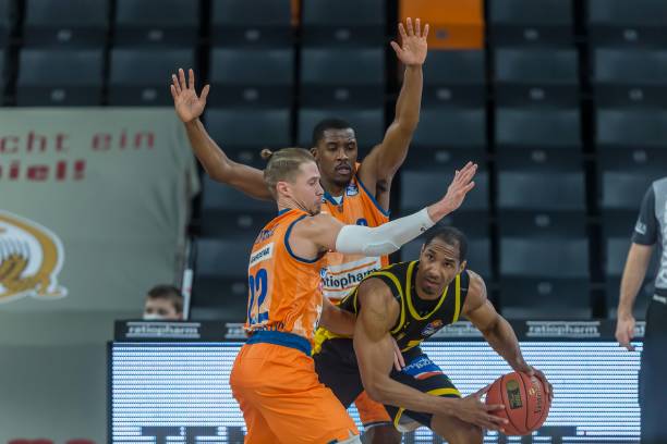 通过篮球传 通过篮球传