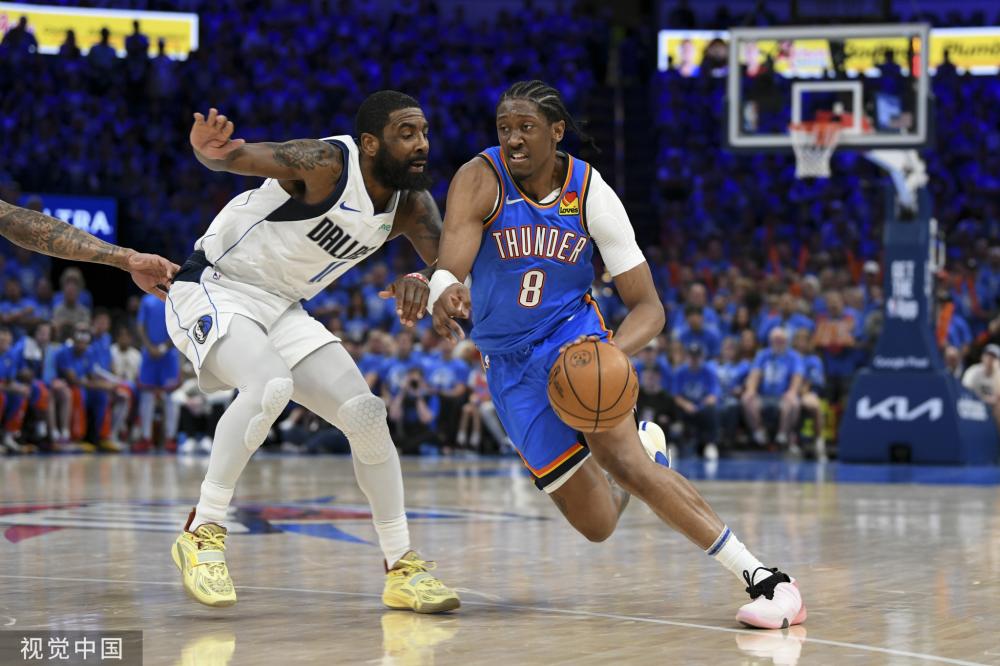 鲸鱼现身的 鲸鱼现身的